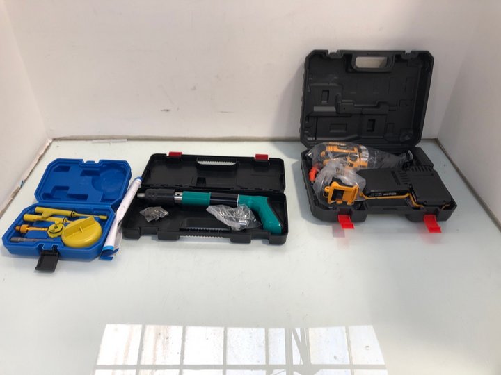 Lot 105  
            Marchington SR13 - Parcel Delivery Only 

                
3 X HARDWARE ITEMS TO INCLUDE STEEL NAIL GREAB GUN IN GREEN: LOCATION - C16