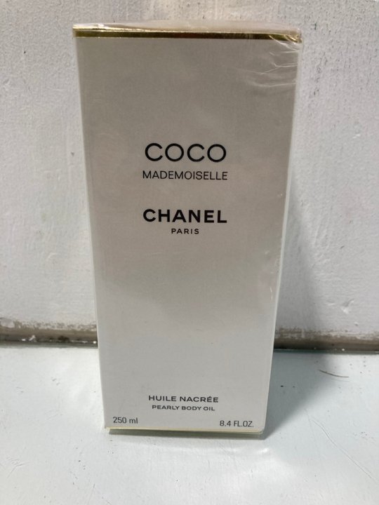 Lot 1063  
            Marchington SR13 - Parcel Delivery Only 

                
CHANEL 250ML COCO MADEMOISELLE PEARLY BODY OIL (SEALED) - ORIGINAL RRP £110: LOCA...