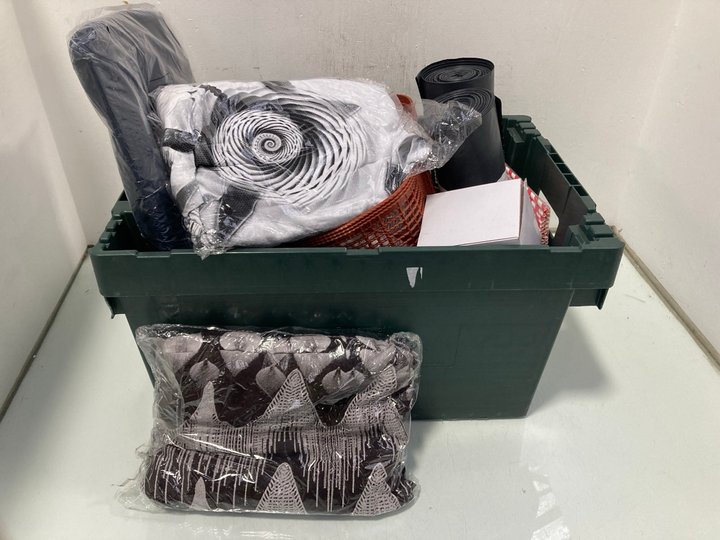 Lot 1079  
            Marchington SR13 - Parcel Delivery Only 

                
QTY OF ASSORTED HOUSEHOLD ITEMS TO INCLUDE ESSENTIALS 30 PACK 50 LITRE HEAVY DUTY...