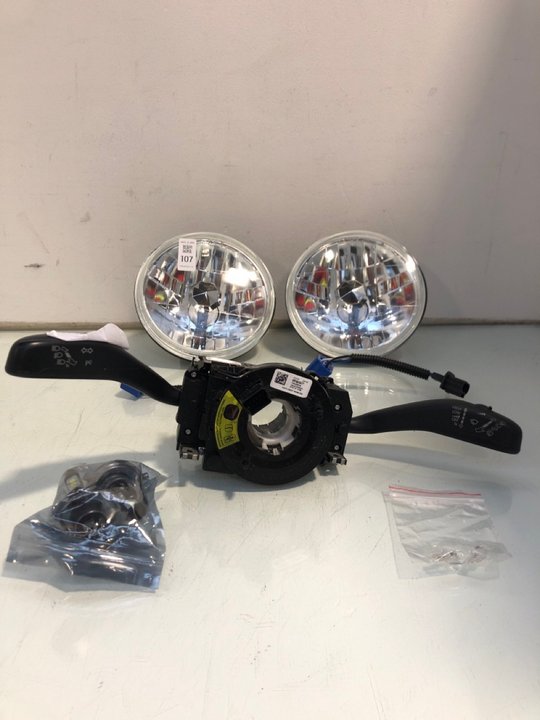 Lot 107  
            Marchington SR13 - Parcel Delivery Only 

                
6 X VEHICLE ITEMS TO INCLUDE MOTORCYCLE FRONT LIGHTS: LOCATION - C16