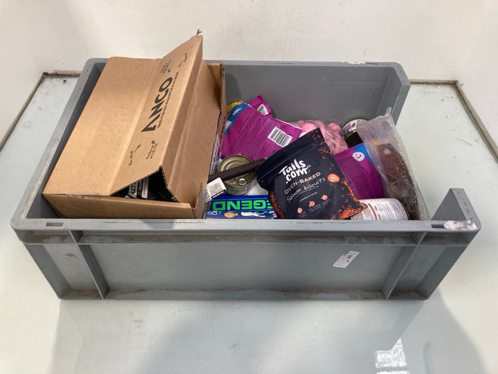 Lot 1095  
            Marchington SR13 - Parcel Delivery Only 

                
QTY OF ASSORTED PET ITEMS TO INCLUDE TAILS .COM 100G OVEN BAKED SALMON BISCUITS -...