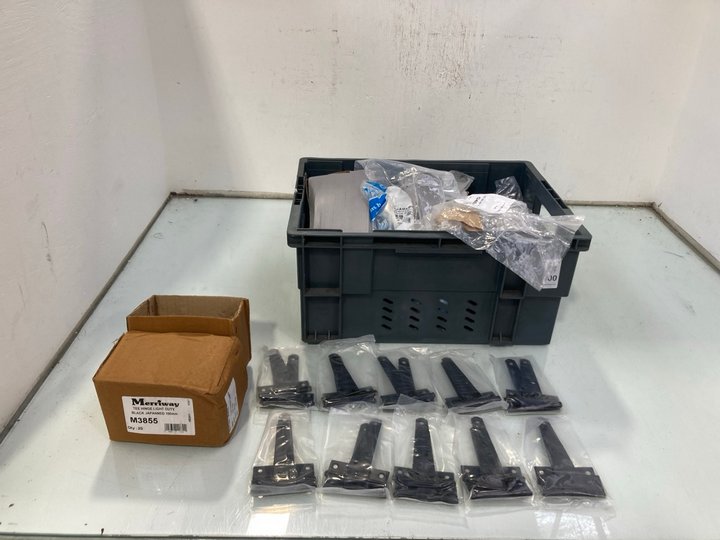 Lot 1096  
            Marchington SR13 - Parcel Delivery Only 

                
QTY OF ASSORTED HARDWARE ITEMS TO INCLUDE SMITH & LOCKE 2 PACK LEVERS, SPINDLE & ...