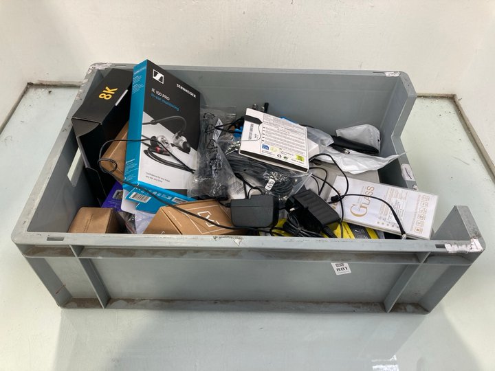 Lot 1097  
            Marchington SR13 - Parcel Delivery Only 

                
QTY OF ASSORTED TECH ITEMS TO INCLUDE SENNHEISER IE 100 PRO IN-EAR MONITORING DEV...