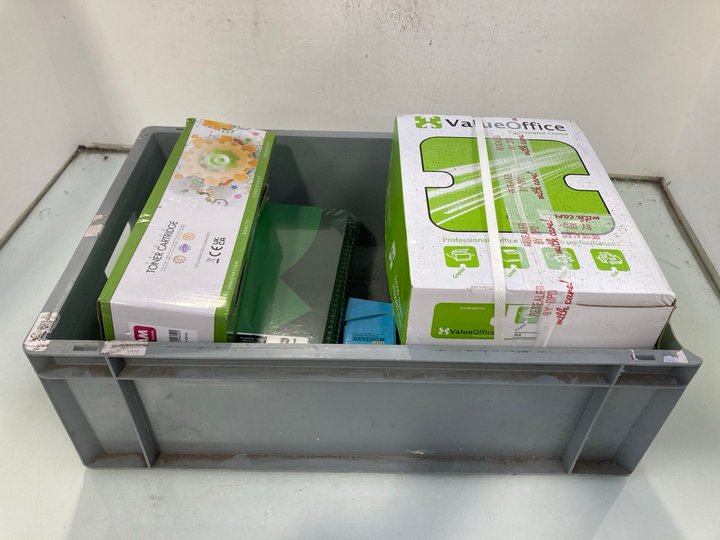 Lot 1100  
            Marchington SR13 - Parcel Delivery Only 

                
3 X ASSORTED STATIONERY ITEMS TO INCLUDE W2213 TONER CARTRIDGE IN MAGENTA - FOR H...