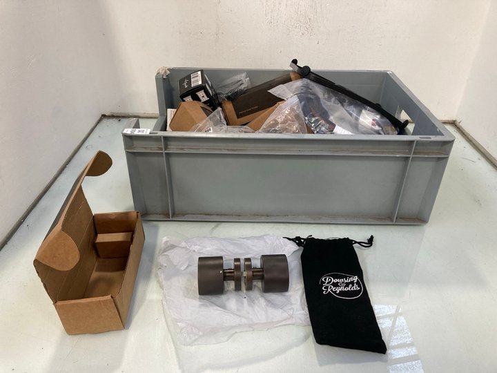 Lot 1104  
            Marchington SR13 - Parcel Delivery Only 

                
QTY OF ASSORTED HARDWARE ITEMS TO INCLUDE POOKY LED FILAMENT BULB E27: LOCATION -...