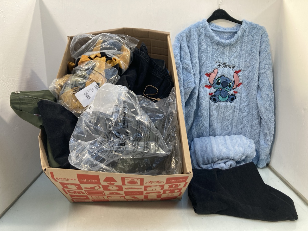 Lot 1109  
            Marchington SR13 - Parcel Delivery Only 

                
QTY OF ASSORTED WOMENS CLOTHING - SIZE UK X-LARGE, 16 & 18 TO INCLUDE BRAKEBURN M...