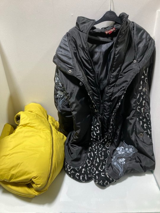 Lot 1110  
            Marchington SR13 - Parcel Delivery Only 

                
BARBOUR WOMENS REVERSIBLE SHELLY GILET IN GREEN/MUSTARD - SIZE UK 16 - ORIGINAL R...