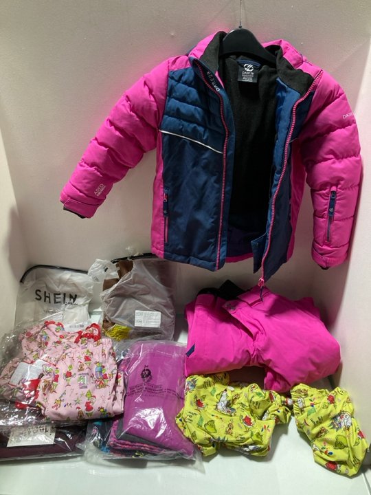 Lot 1116  
            Marchington SR13 - Parcel Delivery Only 

                
QTY OF ASSORTED CHILDRENS CLOTHING IN VARIOUS SIZES TO INCLUDE BOARD ANGEL 5 PACK...