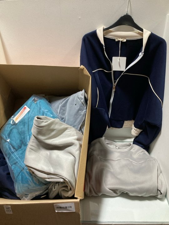 Lot 1117  
            Marchington SR13 - Parcel Delivery Only 

                
QTY OF ASSORTED WOMENS CLOTHING - SIZE UK LARGE & 14 TO INCLUDE INSTA GIRL STARFI...