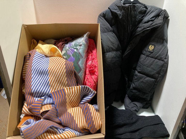 Lot 1119  
            Marchington SR13 - Parcel Delivery Only 

                
QTY OF ASSORTED WOMENS CLOTHING - SIZE UK MEDIUM & 12 TO INCLUDE BELSTAFF PUFFER ...