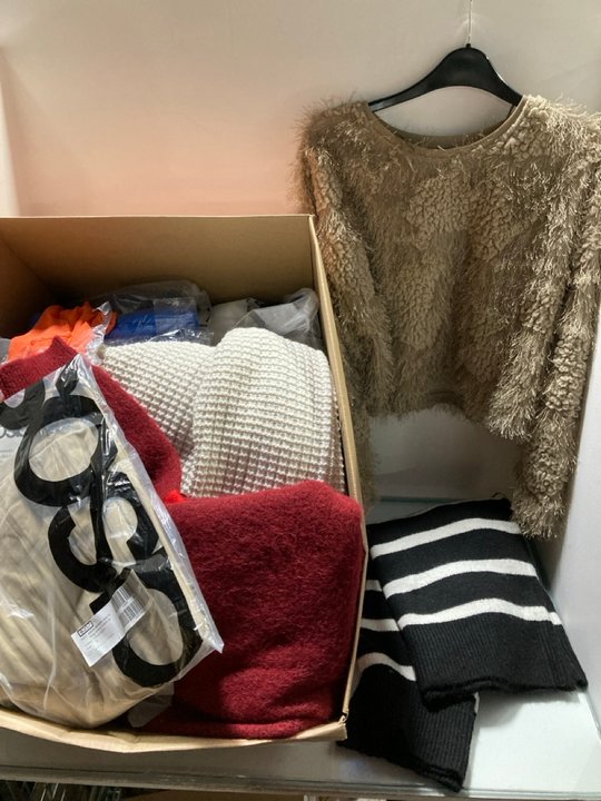 Lot 1121  
            Marchington SR13 - Parcel Delivery Only 

                
QTY OF ASSORTED WOMENS CLOTHING - SIZE UK SMALL & 10 TO INCLUDE ASOS DESIGN SLIM ...