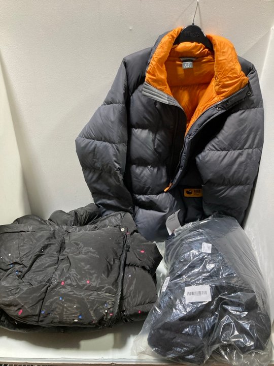 Lot 1124  
            Marchington SR13 - Parcel Delivery Only 

                
NVLTY FULL ZIP PAINT SPLATTER COAT IN BLACK - SIZE UK S TO INCLUDE RAB KINDER SMO...