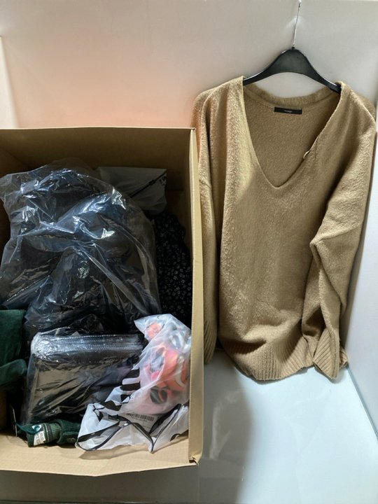 Lot 1128  
            Marchington SR13 - Parcel Delivery Only 

                
QTY OF ASSORTED WOMENS CLOTHING - SIZE UK X-LARGE, 16 & 18 TO INCLUDE GEORGE V NE...