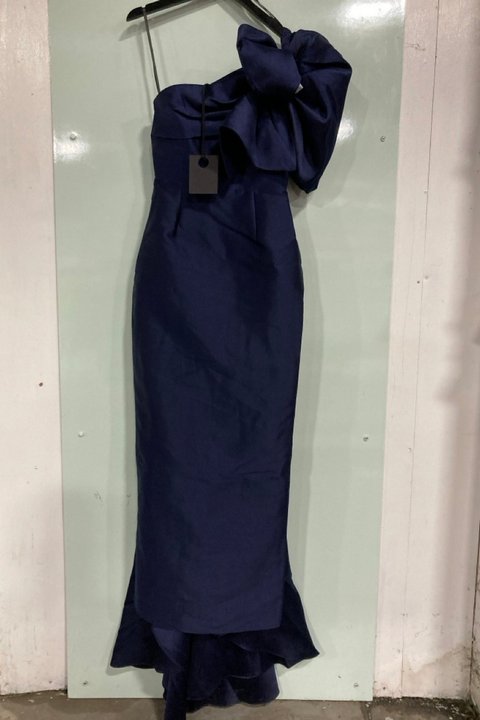 Lot 1129  
            Marchington SR13 - Parcel Delivery Only 

                
SOLACE LONDON WOMENS THE REYA MAXI DRESS IN NAVY - SIZE UK 10 - ORIGINAL RRP £630...
