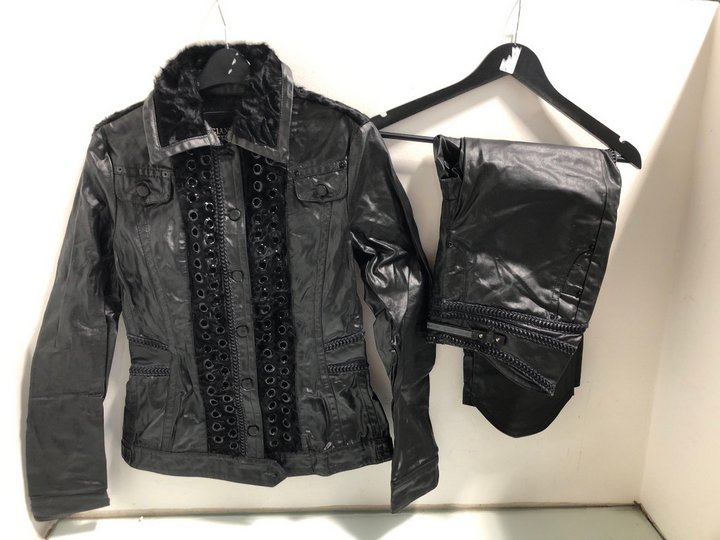 Lot 1131  
            Marchington SR13 - Parcel Delivery Only 

                
GIANFRANCO FERRE WOMENS LEATHER TROUSERS IN BLACK - SIZE: 28 - ORIGINAL RRP: £173...