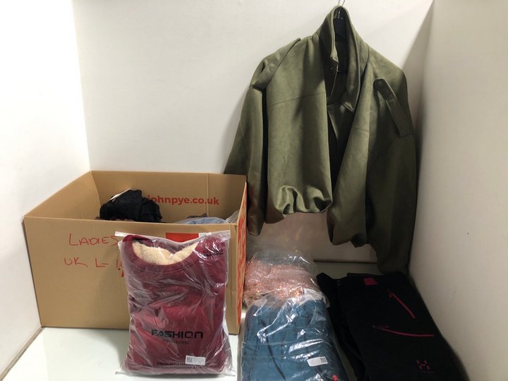 Lot 1137  
            Marchington SR13 - Parcel Delivery Only 

                
QTY OF ASSORTED WOMENS CLOTHING IN VARIOUS SIZES TO INCLUDE BURGUNDY SWEATSHIRT -...