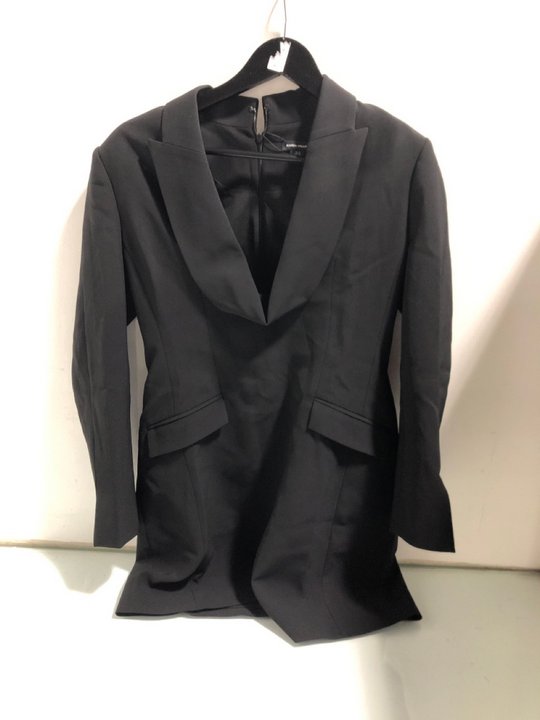 Lot 1139  
            Marchington SR13 - Parcel Delivery Only 

                
KAREN MILLEN POLISHED TAILORED COWL NECK BLAZER MINI DRESS - UK SIZE: 10 - ORIGIN...