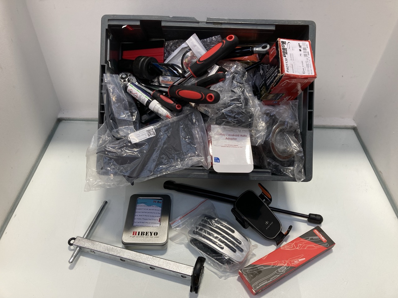 Lot 113  
            Marchington SR13 - Parcel Delivery Only 

                
QTY OF VEHICLE ITEMS TO INCLUDE PADS. COMPLETE AXLE SET: LOCATION - C16