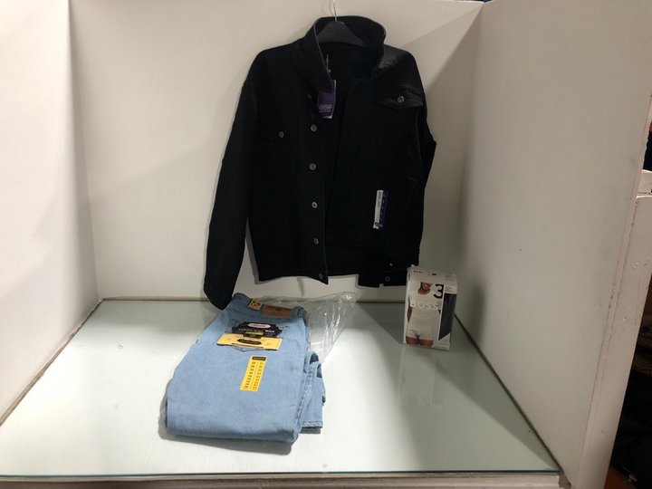 Lot 1151  
            Marchington SR13 - Parcel Delivery Only 

                
3 X ASSORTED MENS CLOTHING IN VARIOUS SIZES TO INCLUDE BOSS PACK OF 3 CREW NECK T...