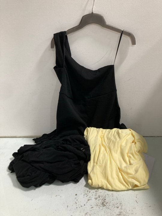 Lot 1169  
            Marchington SR13 - Parcel Delivery Only 

                
3 X ASSORTED WOMENS CLOTHING IN VARIOUS SIZES TO INCLUDE CLUB L LONDON FRANCOISE ...