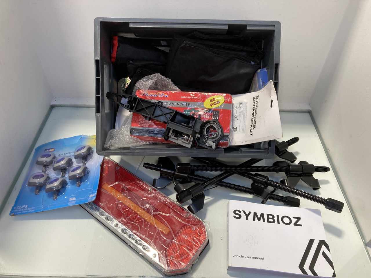 Lot 116  
            Marchington SR13 - Parcel Delivery Only 

                
QTY OF VEHICLE ITEMS TO INCLUDE CAR AIR FRESHENERS: LOCATION - C16