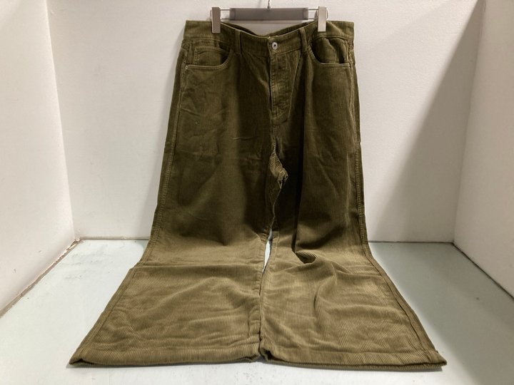 Lot 1173  
            Marchington SR13 - Parcel Delivery Only 

                
WHITE STUFF AYLA CORD WIDE LEG TROUSERS IN KHAKI GREEN - UK SIZE: 18: LOCATION - A15