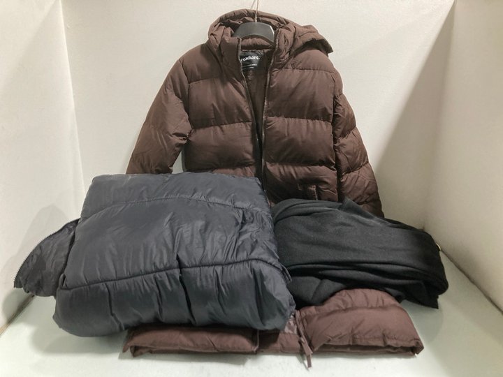 Lot 1174  
            Marchington SR13 - Parcel Delivery Only 

                
3 X ASSORTED WOMENS COATS IN VARIOUS SIZES TO INCLUDE MAXI BLACK COAT - SIZE UNKN...