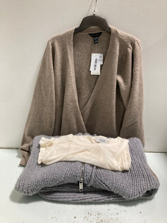 Lot 1179  
            Marchington SR13 - Parcel Delivery Only 

                
3 X ASSORTED WOMENS CLOTHING IN VARIOUS SIZES TO INCLUDE NEW BEIGE JUMPER - UK SI...