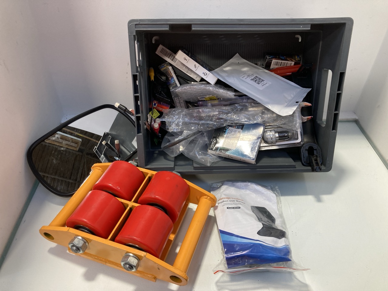 Lot 117  
            Marchington SR13 - Parcel Delivery Only 

                
QTY OF VEHICLE ITEMS TO INCLUDE 3 - IN - 1 CARPLAY / ANDROID AUTO / AIR PLAY: LOC...