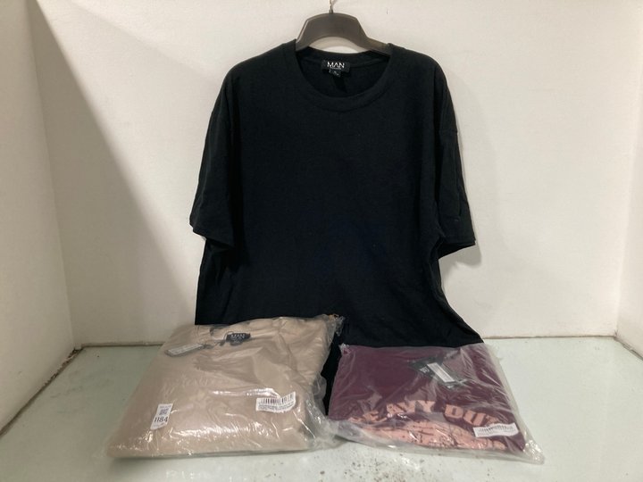 Lot 1184  
            Marchington SR13 - Parcel Delivery Only 

                
3 X ASSORTED MENS CLOTHING IN VARIOUS SIZES TO INCLUDE BOOHOOMAN REGULAR FIT ROSE...