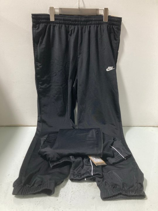 Lot 1186  
            Marchington SR13 - Parcel Delivery Only 

                
NIKE MENS BLACK TROUSERS AND SWEATSHIRT - UK SIZE: LARGE - COMBINED ORIGINAL RRP:...