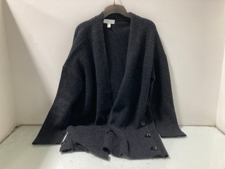 Lot 1197  
            Marchington SR13 - Parcel Delivery Only 

                
THE WHITE COMPANY WHITE LABEL UNISEX KNITTED BLACK CARDIGAN - UK SIZE: SMALL: LOC...