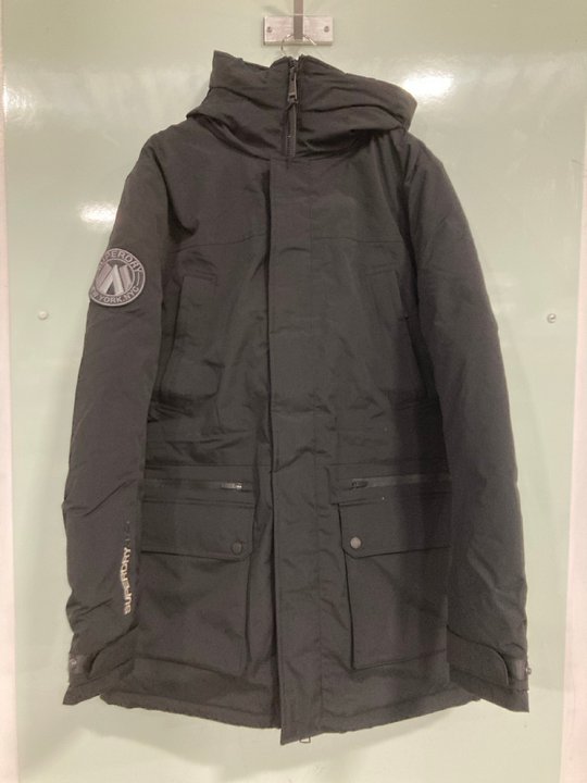 Lot 1198  
            Marchington SR13 - Parcel Delivery Only 

                
SUPERDRY MENS CITY PADDED PARKA JACKET IN BLACK - UK SIZE: LARGE - ORIGINAL RRP: ...