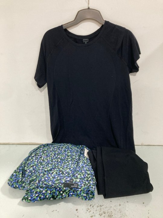 Lot 1201  
            Marchington SR13 - Parcel Delivery Only 

                
3 X ASSORTED WOMENS CLOTHING IN VARIOUS SIZES TO INCLUDE SWEATY BETTY ATHLETE SEA...