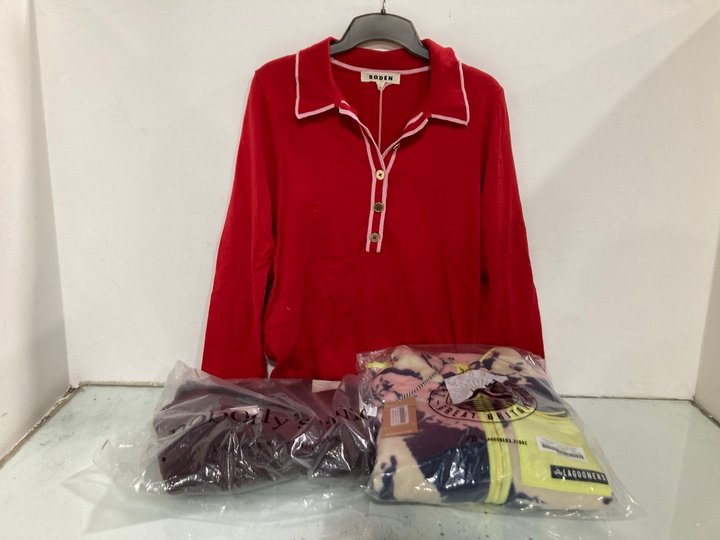 Lot 1208  
            Marchington SR13 - Parcel Delivery Only 

                
3 X ASSORTED WOMENS CLOTHING IN VARIOUS SIZES TO INCLUDE LAGOONERS LAKE DISTRICT ...