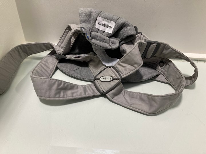 Lot 120  
            Marchington SR13 - Parcel Delivery Only 

                
BABY BJORN BABY SLING IN GREY: LOCATION - C17
