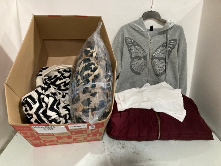 Lot 1215  
            Marchington SR13 - Parcel Delivery Only 

                
QTY OF ASSORTED WOMENS CLOTHING IN VARIOUS SIZES TO INCLUDE GREY SWEATSHIRT WITH ...
