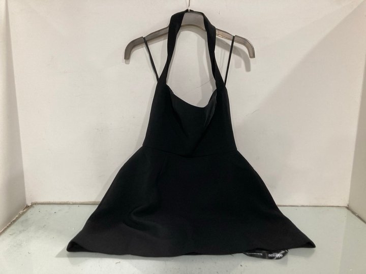 Lot 1216  
            Marchington SR13 - Parcel Delivery Only 

                
ODDMUSE LONDON STRUCTURED MIDI DRESS IN BLACK - UK SIZE: SMALL - ORIGINAL RRP: £1...