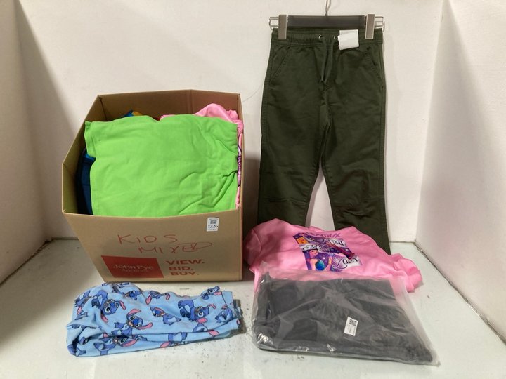 Lot 1226  
            Marchington SR13 - Parcel Delivery Only 

                
QTY OF ASSORTED KIDS CLOTHING IN VARIOUS SIZES TO INCLUDE TU KHAKI GREEN TROUSERS...
