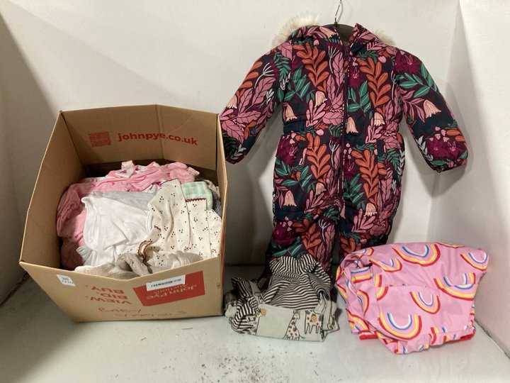 Lot 1230  
            Marchington SR13 - Parcel Delivery Only 

                
QTY OF ASSORTED BABY CLOTHING IN VARIOUS SIZES TO INCLUDE TU MULTICOLOURED PRAMSU...