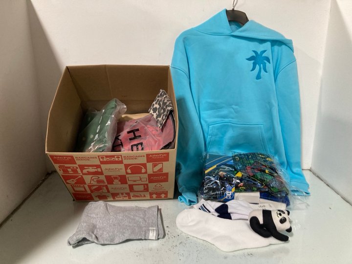 Lot 1233  
            Marchington SR13 - Parcel Delivery Only 

                
QTY OF ASSORTED KIDS CLOTHING IN VARIOUS SIZES TO INCLUDE DUNNES PACK OF 3 TRAINE...