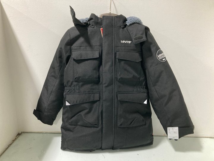 Lot 1239  
            Marchington SR13 - Parcel Delivery Only 

                
LEVIS CHILDRENS DETACHABLE HOODED COAT IN BLACK-AGE 8 YRS: LOCATION - A12