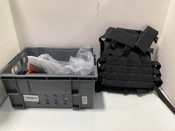 Lot 123  
            Marchington SR13 - Parcel Delivery Only 

                
QTY OF ASSORTED SPORTS ITEMS TO INCLUDE RUNNING VEST IN BLACK: LOCATION - C17