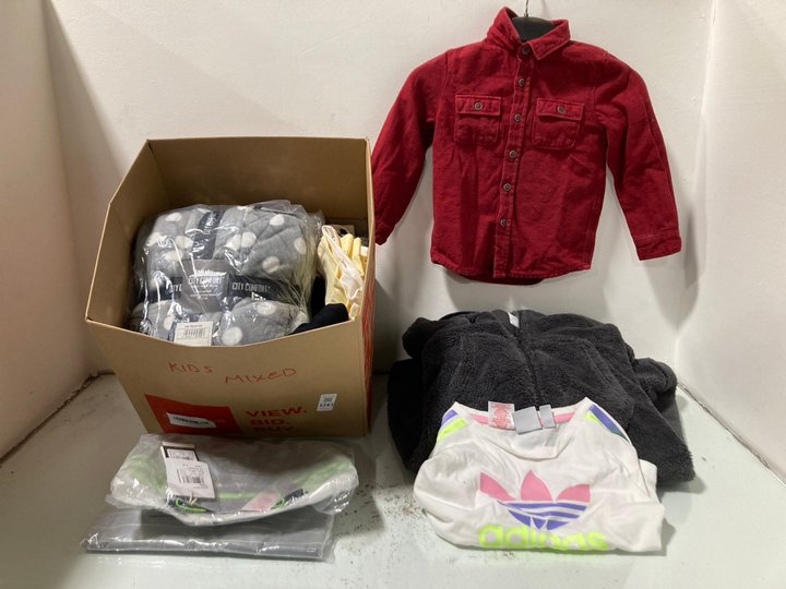 Lot 1243  
            Marchington SR13 - Parcel Delivery Only 

                
QTY OF ASSORTED CHILDRENS CLOTHING IN VARIOUS SIZES TO INCLUDE ADIDAS CROP TEE IN...
