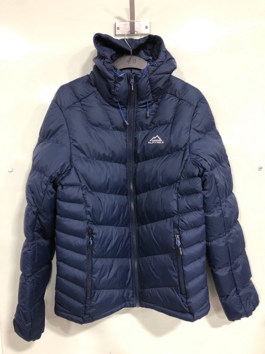 Lot 1253  
            Marchington SR13 - Parcel Delivery Only 

                
ALPYREX LEAD 1.0 PUFFER JACKET IN DRESS BLUE-UK SIZE M-ORIGINAL RRP £95.00: LOCAT...