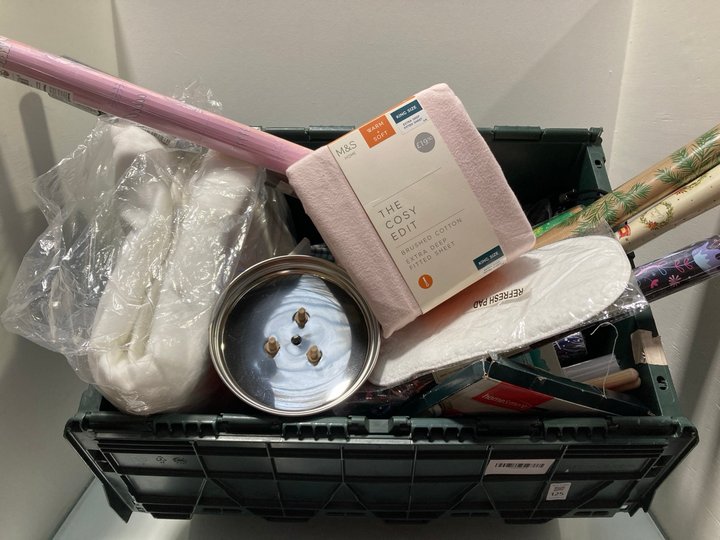 Lot 125  
            Marchington SR13 - Parcel Delivery Only 

                
QTY OF ASSORTED ITEMS TO INCLUDE M&S HOME THE COSY EDIT BRUSHED COTTON EXTRA DEEP...