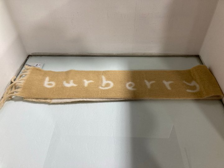 Lot 1262  
            Marchington SR13 - Parcel Delivery Only 

                
BURBERRY TEXTURED SCARF IN SAND-ORIGINAL RRP £250.00: LOCATION - A11