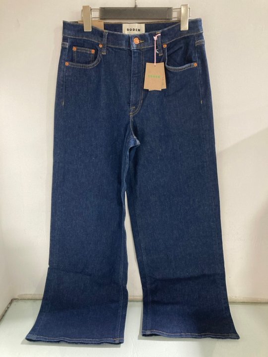 Lot 1266  
            Marchington SR13 - Parcel Delivery Only 

                
BODEN HIGH RISE WIDE LEG JEANS -UK SIZE 20-ORIGINAL RRP £100.00: LOCATION - A11