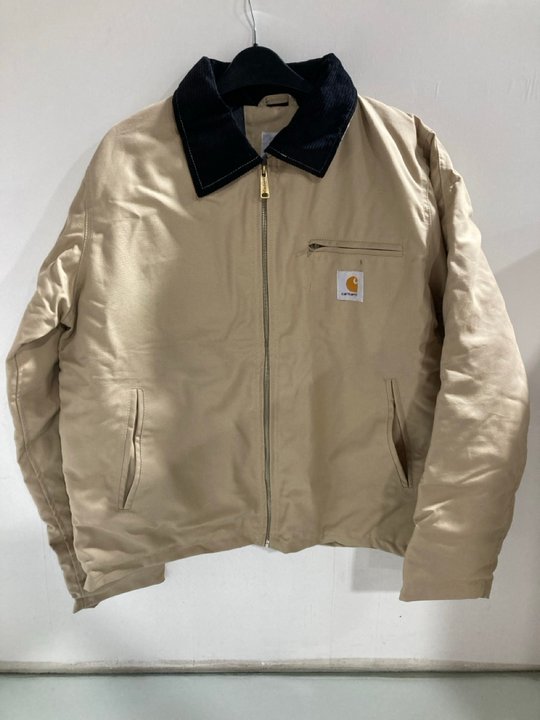 Lot 1267  
            Marchington SR13 - Parcel Delivery Only 

                
CARHARTT MENS JACKET IN NATURAL -UK SIZE XL: LOCATION - A11