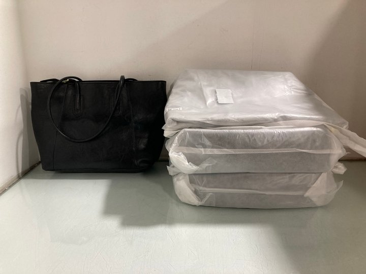 Lot 1270  
            Marchington SR13 - Parcel Delivery Only 

                
5 X GEMANDI TOTE BAGS IN BLACK: LOCATION - A11